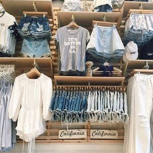 BRANDY MELVILLE BUNDLE! SHOP NOW!🌟🌟🌟